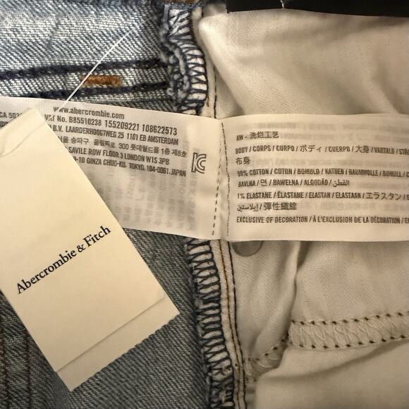 NWT Abercrombie The Straight Curve Love Mid Rise Medium Wash Jeans - Picture 9 of 9